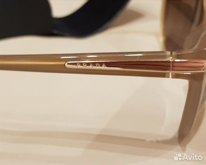 Солнцезащитные очки женские prada