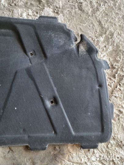 Шумка капота Audi A5