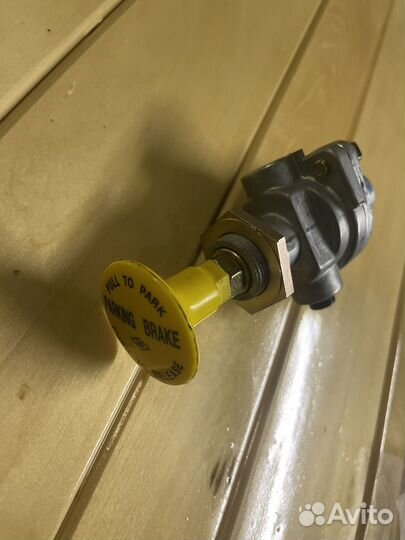 Кран ручного тормоза Daewoo,Hyundai HD на панели