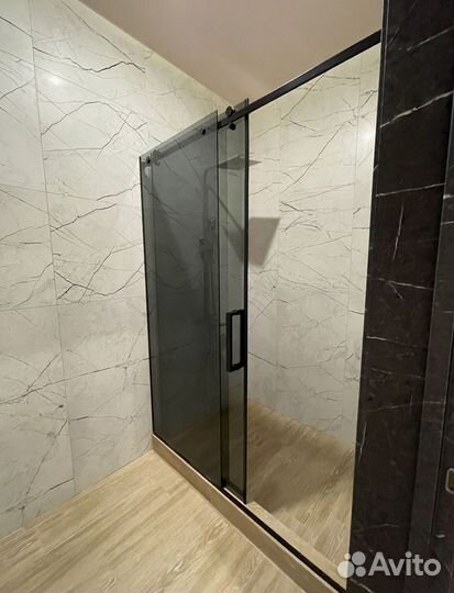 Стеклянная душевая кабина