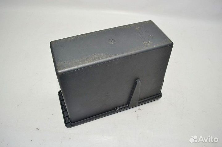 Отделения для хранения в торпеде mercedes-benz Act