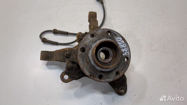 Ступица (кулак, цапфа) левая передняя Renault Megane