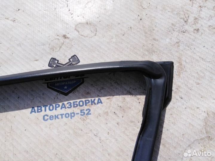 Уплотнитель двери передний правый Mazda 3 BL