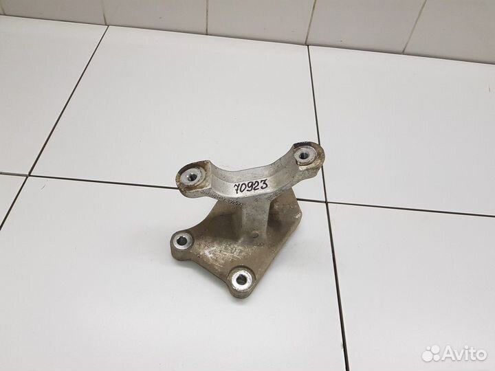 Кронштейн рулевой рейки левый (Haval F7)