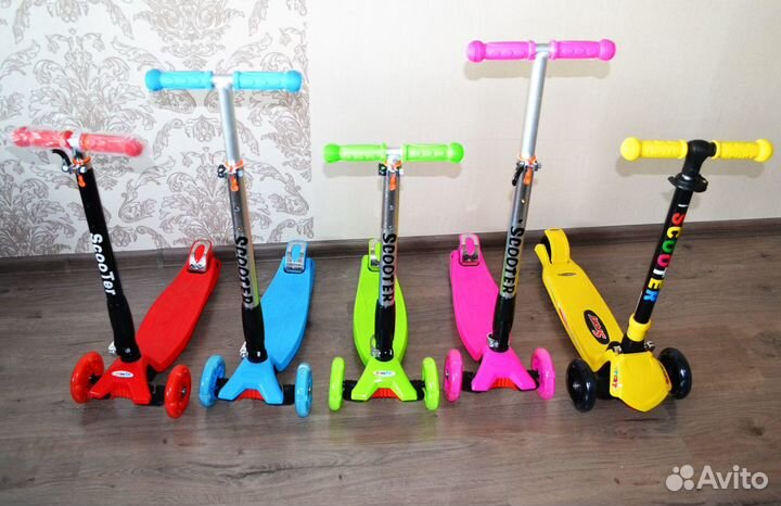 Самокат 3-7 лет с LED колесами и складной ручкой