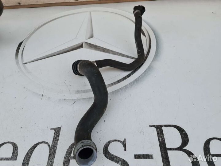 Патрубок радиатора правый Mercedes W204 M274
