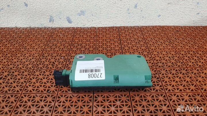 Доводчик крышки багажника Volkswagen Touareg 7L