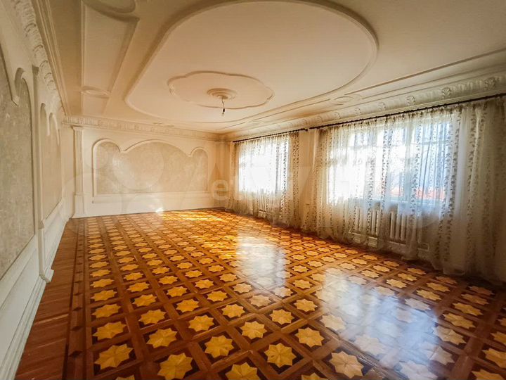 Дом 423,3 м² на участке 5 сот.