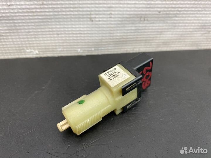 Выключатель стоп сигнала Hummer H3 L52 3.5 2006