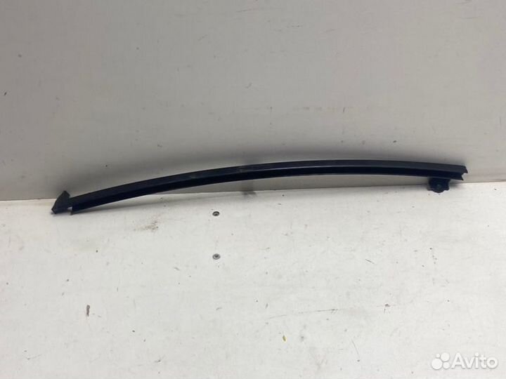 Направляющая стекла двери задняя левая Toyota