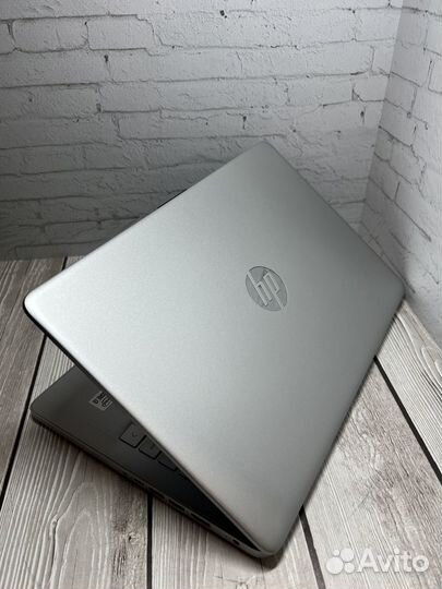 Ноутбук HP i3-1005G1/8Gb/SSD M.2 256Gb