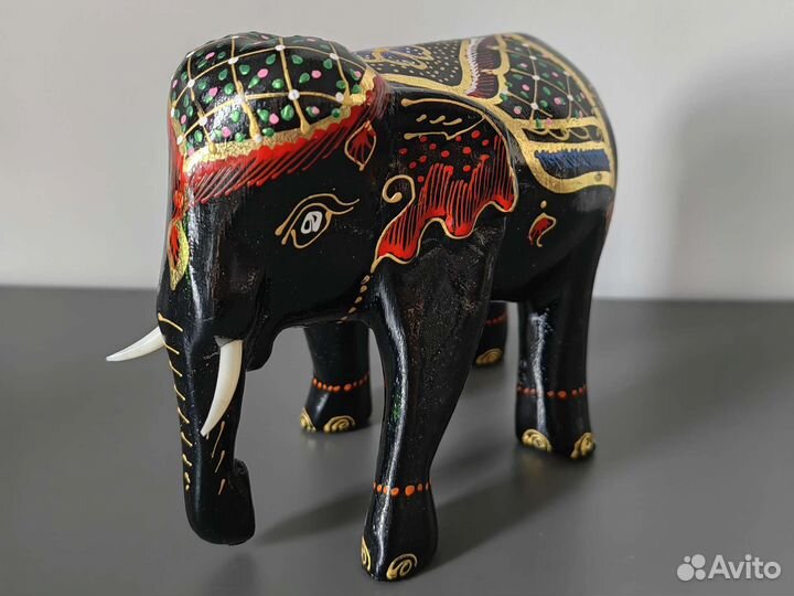 Статуэтка слон из дерева