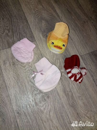 Шапочки, носочки, царапки для детей