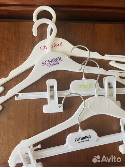 Продам вешалки детские