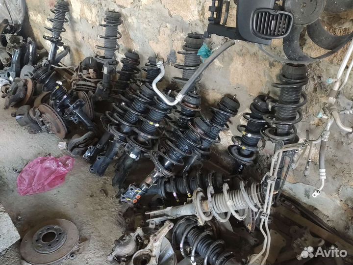 Стойка амортизатора на Kia Rio 4 Hyundai Solaris 2