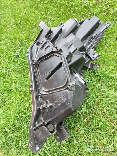 Галогеновые фары Toyota verso