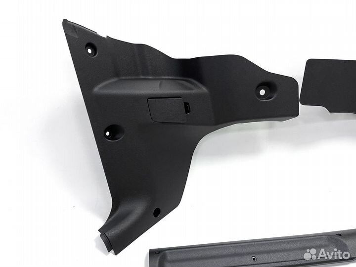 Обивки передних ног и порогов нов. обр. Нива Леген