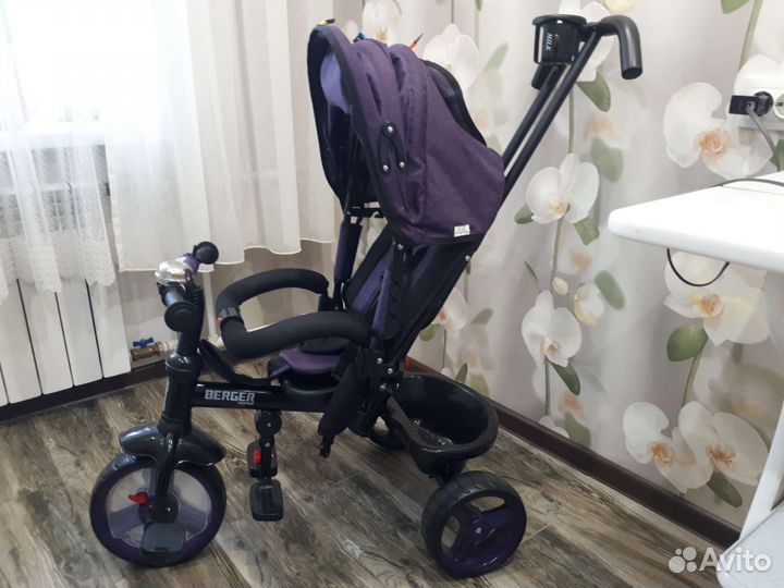 Трехколесный велосипед с ручкой
