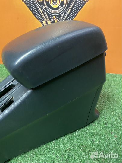 Подлокотник Nissan Almera classic