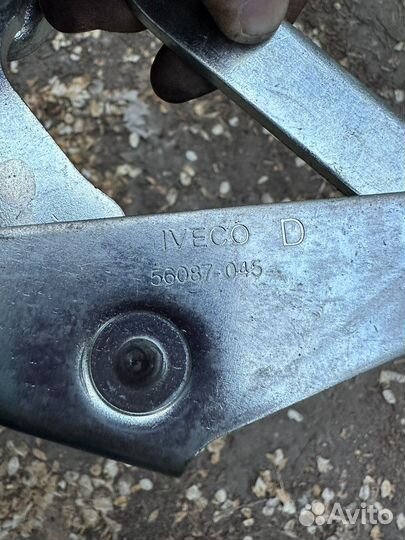 Петля капота правая iveco daily