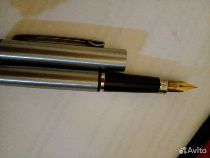 Перьевая ручка подарочная