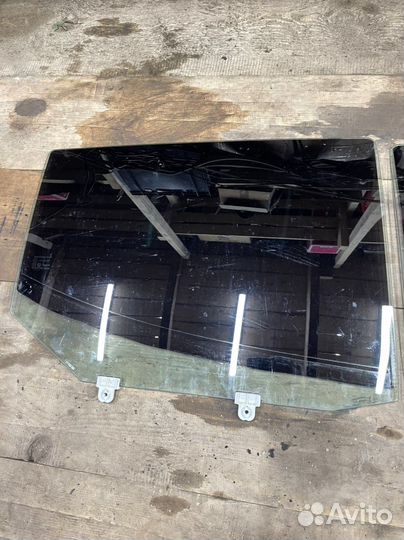 Стекло дверное заднее Mitsubishi L200 kkkl