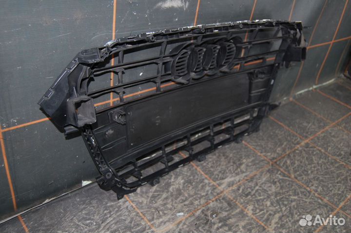 Решетка радиатора - Audi A4 B8