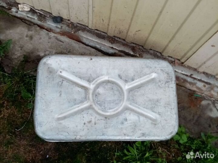 Канистра для бензина металлическая