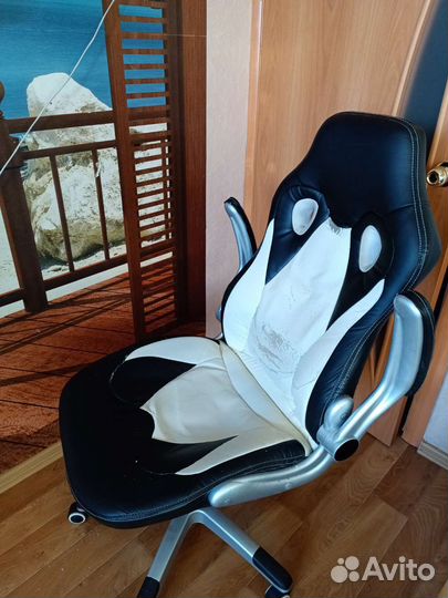 Компьютерное кресло игровое под ремонт