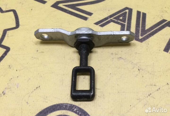 Петля замка багажника Volkswagen Touareg 7L AZZ