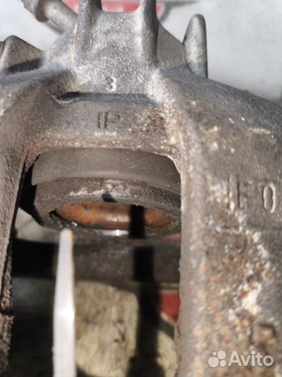 Суппорт тормозной передний правый Volvo Xc70