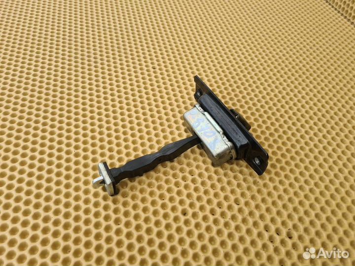 Ограничитель двери передний правый Infiniti M25