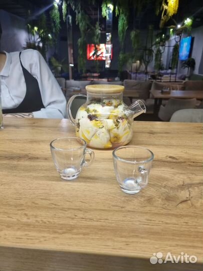 Лимон с чаем