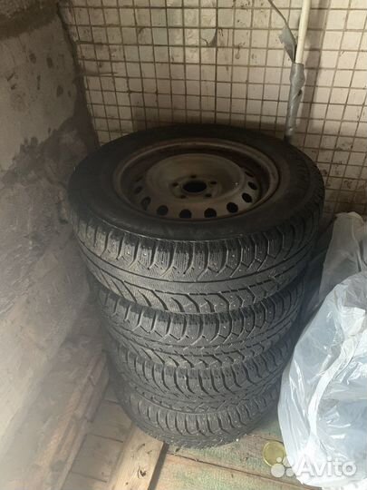 Bridgestone Ice Cruiser 5000 215/65 R16