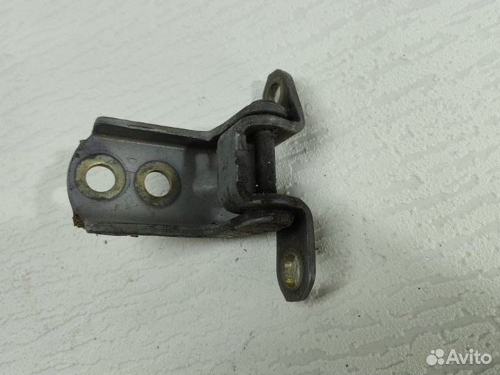 Петля двери передняя левая Nissan Primera 2008