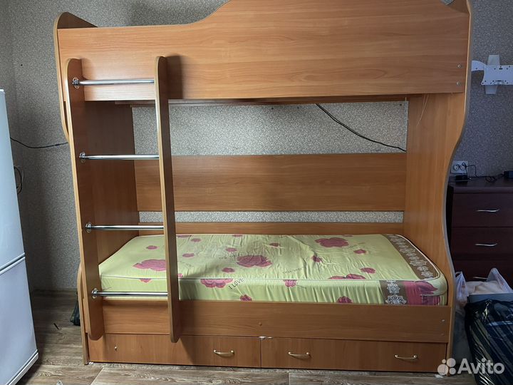 Двухъярусная кровать