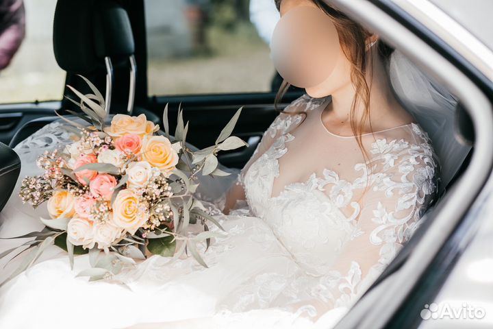 Свадебное платье со шлейфом 42 размера