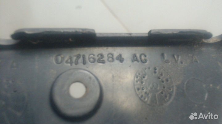 Жабо под дворники Chrysler Town-Country, 1999