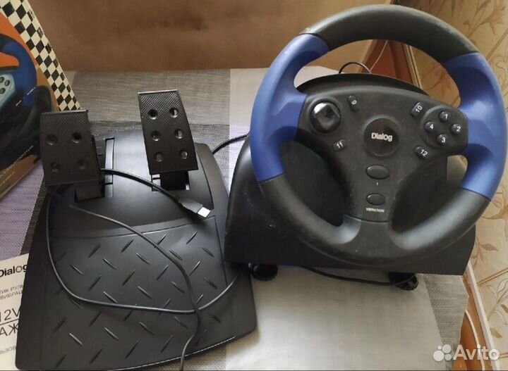 Игровой руль с педалями