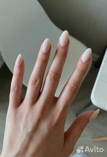 Модель на маникюр