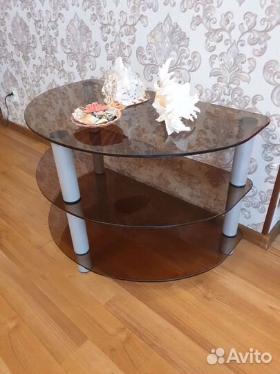 Стеклянная тумба под тв
