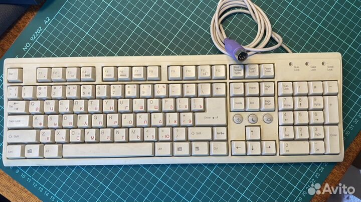 Клавиатура и 7 мышек