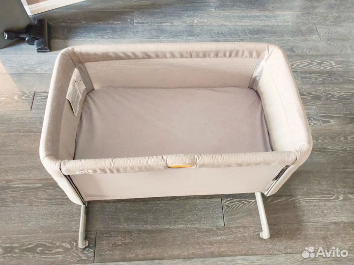 Детская кроватка с маятником Joie roomie glide