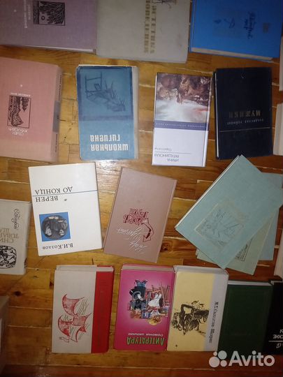 Книги художественная литература различная