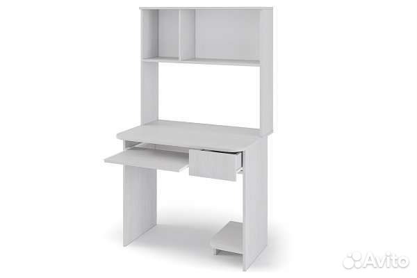 Стол компьютерный светлый