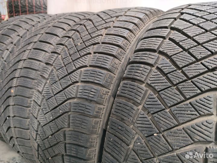 Pirelli Ice Zero 235/55 R19 и 255/50 R19 105H