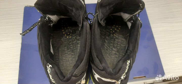 Кроссовки Mizuno Wave Lightning z6