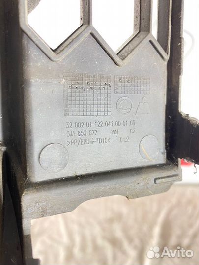 Решетка бампера передняя Skoda Rapid 1