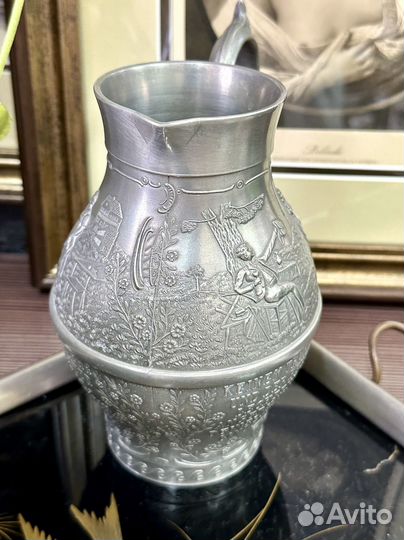 Роскошные оловянные кувшины
