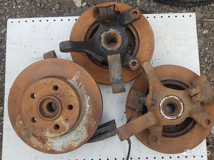 Ступица правая Mercedes Vito W638